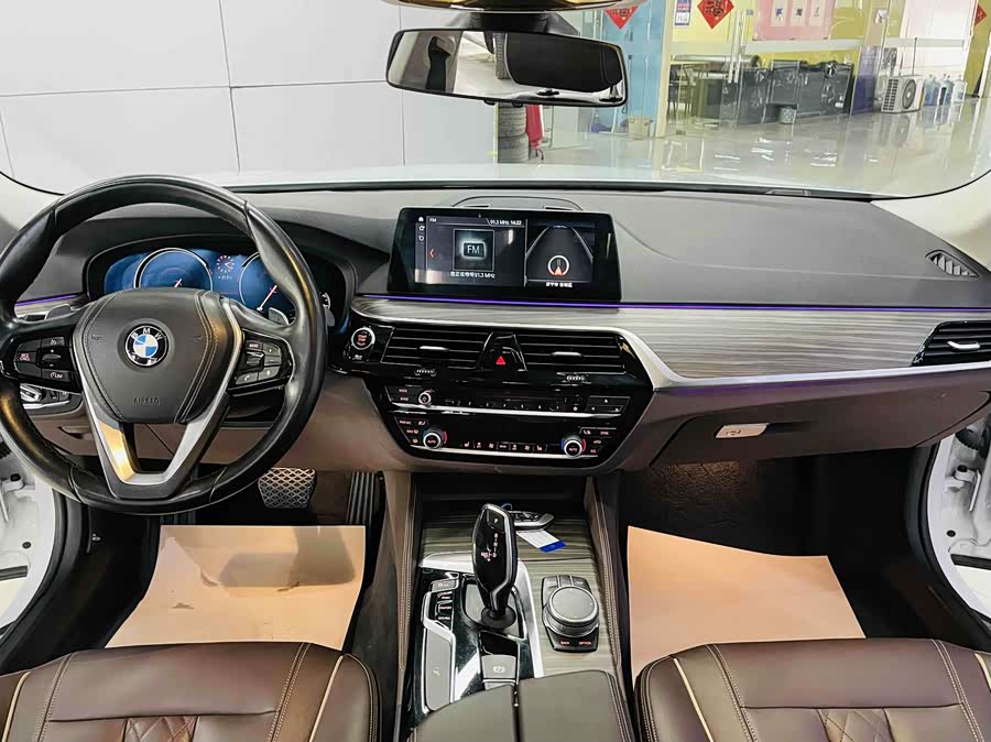 BMW 5 Series 2018 — фото 8