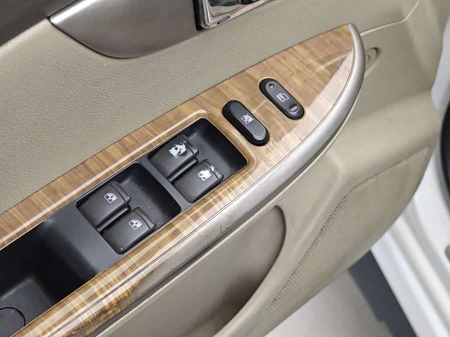 Buick Excelle 2015 — фото 9