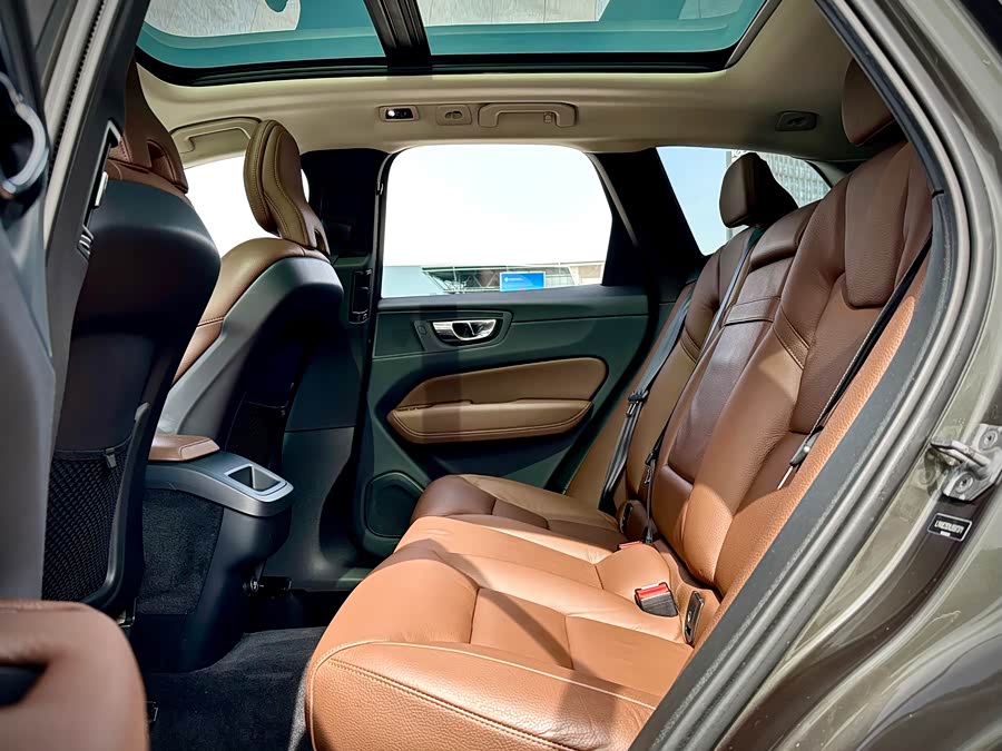 Volvo XC60 2020 — фото 10