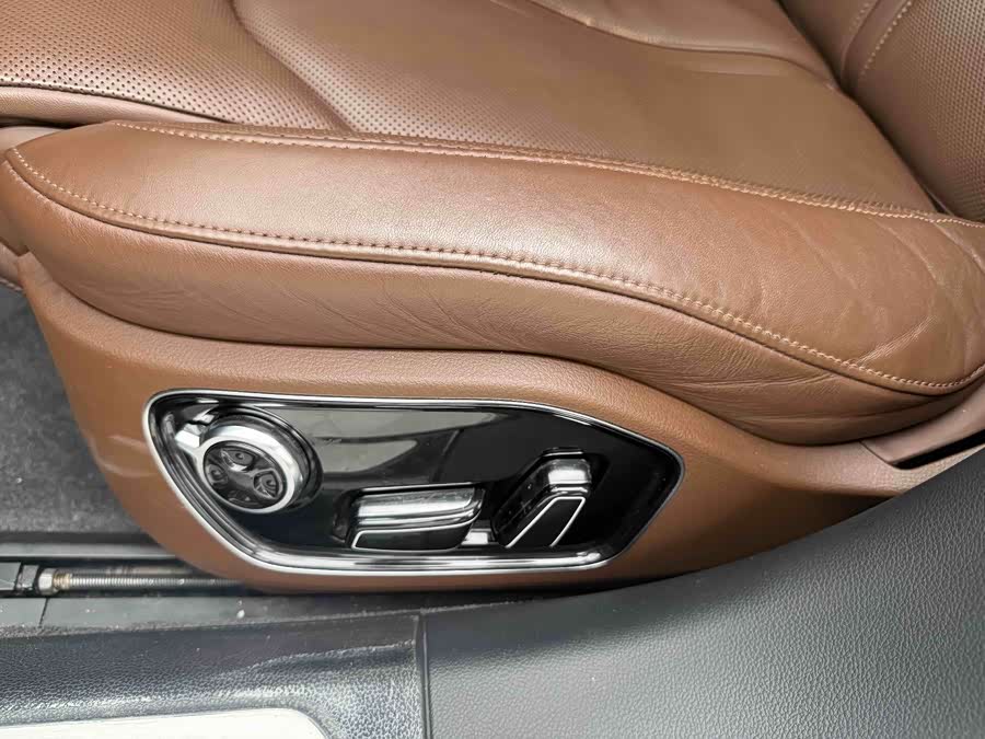 Audi A8 2014 — фото 19
