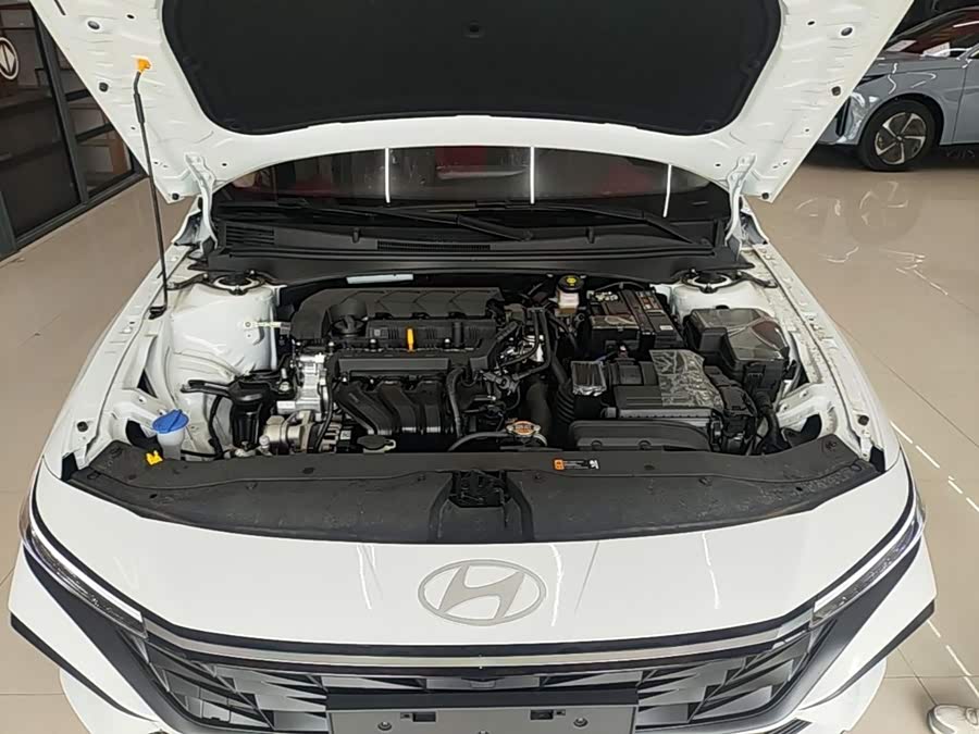 Hyundai Elantra 2023 — фото 16