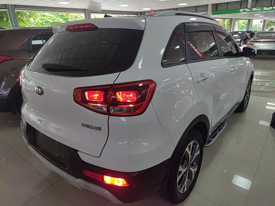 Kia KX3 Proud Running 2017