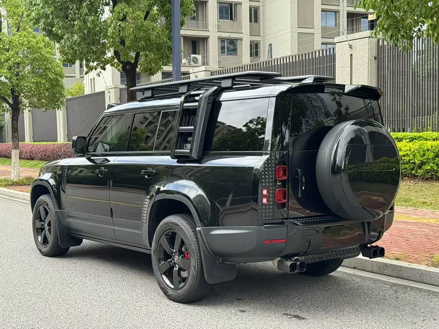 Land Rover Defender 2023 — фото 17
