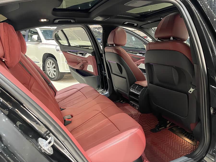 BMW 5 Series 2018 — фото 10