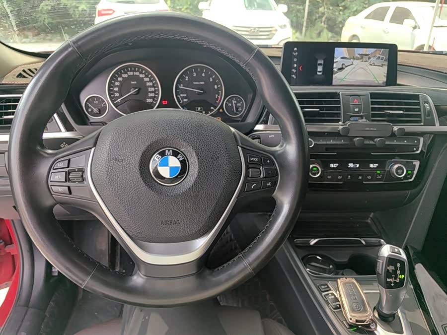 BMW 3 Series 2019 — фото 10