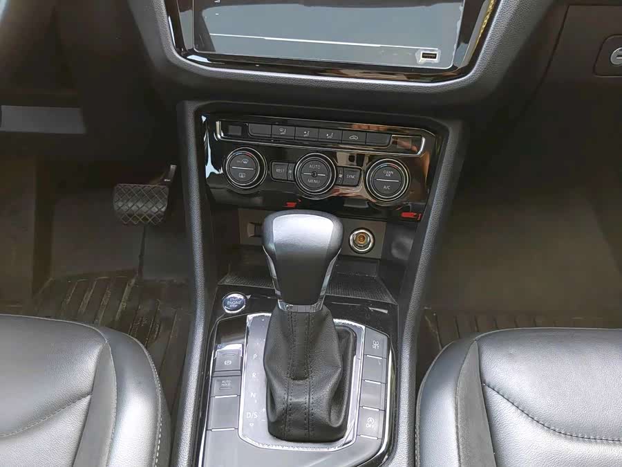 Volkswagen Tiguan L 2021 — фото 16