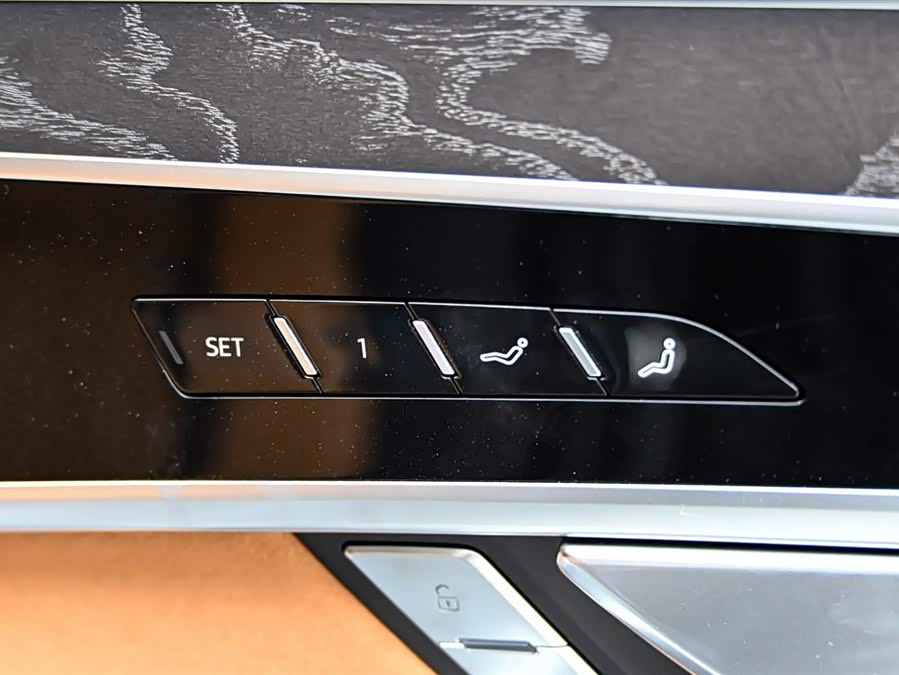 Audi A8 2024 — фото 28