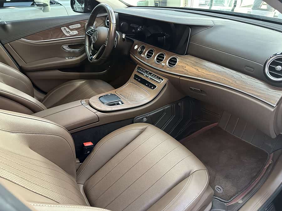 Mercedes-Benz E-Class 2023 — фото 11