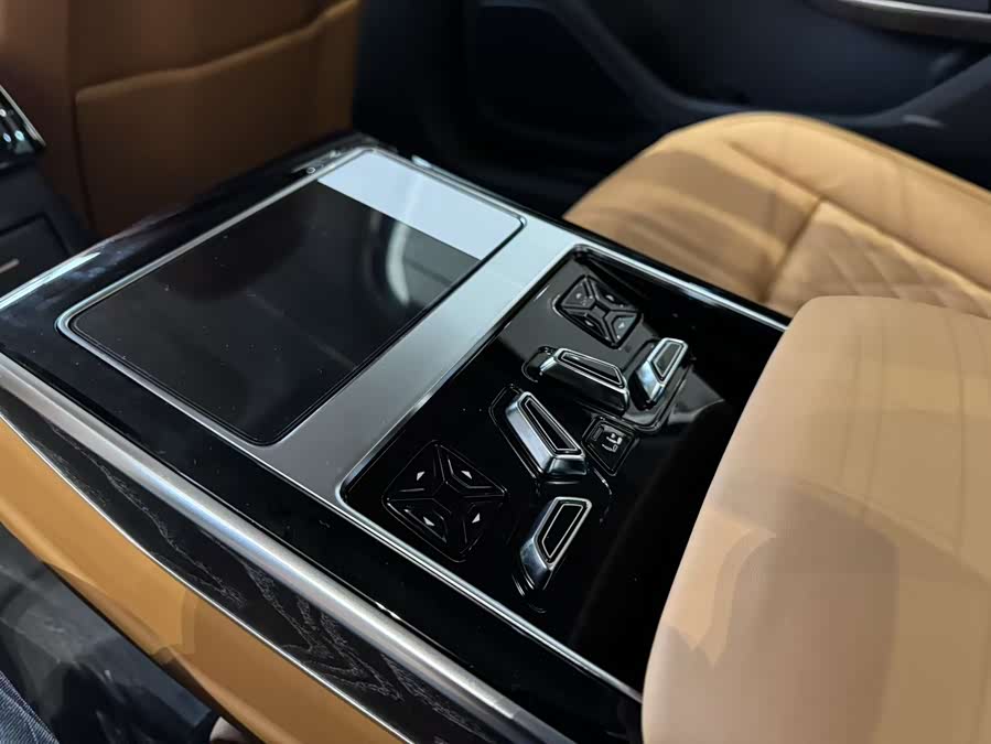 Audi A8 2025