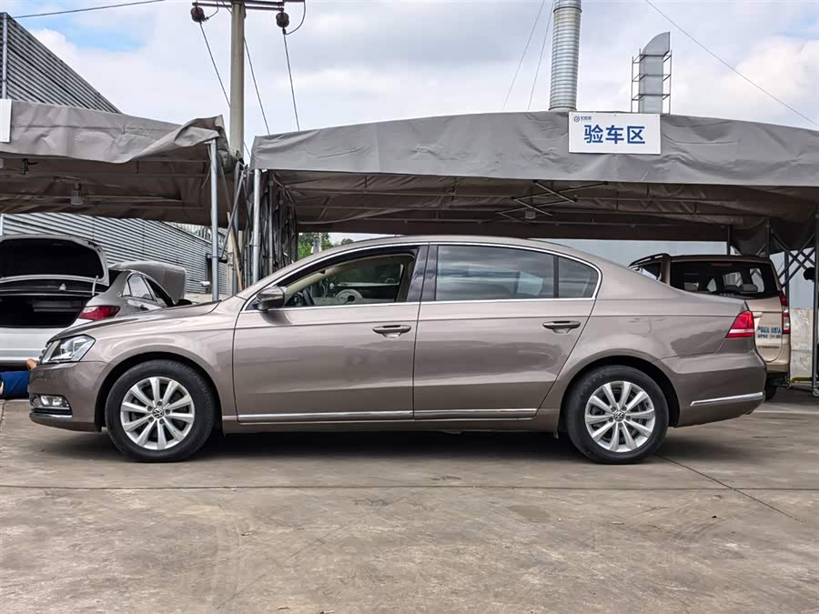 Volkswagen Magotan 2013