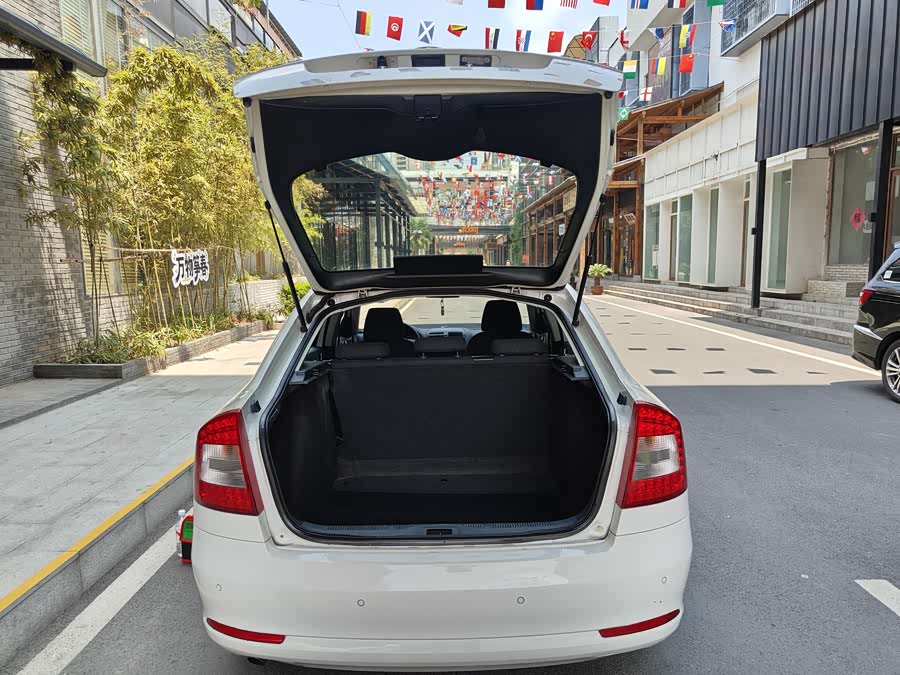 Skoda Octavia 2013 — фото 16