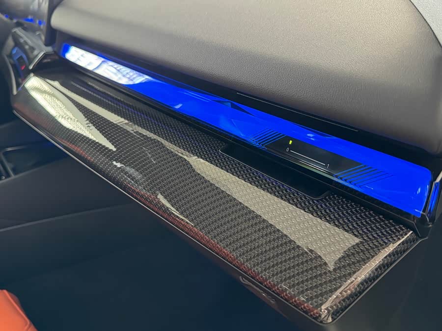 BMW M5 New Energy 2025 — фото 19