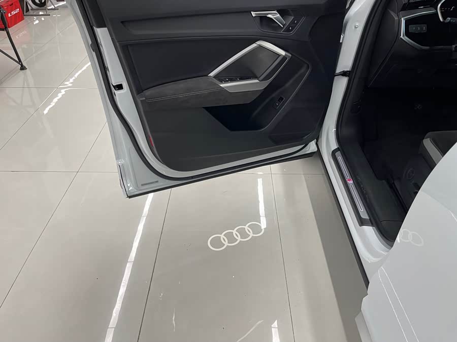 Audi Q3 2022 — фото 23