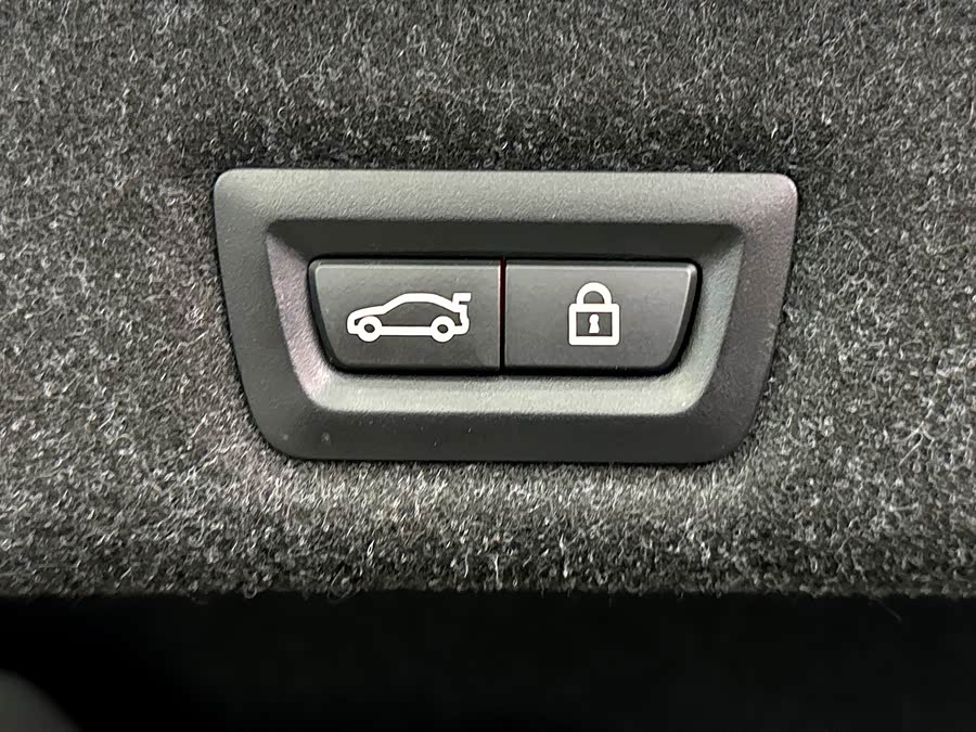 BMW 5 Series 2018 — фото 16