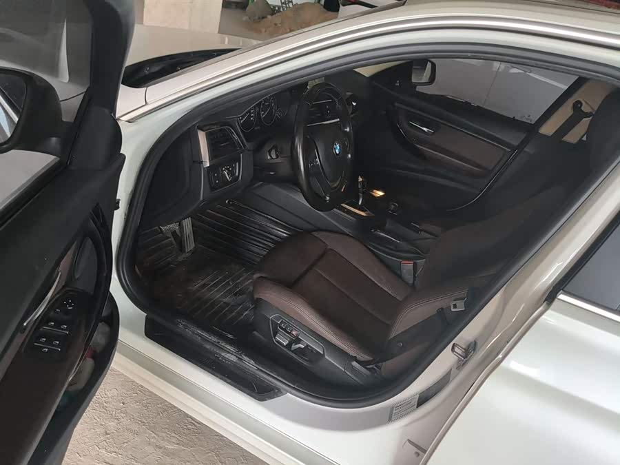 BMW 3 Series 2018 — фото 14
