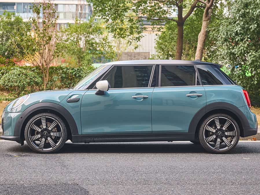 MINI MINI 2023