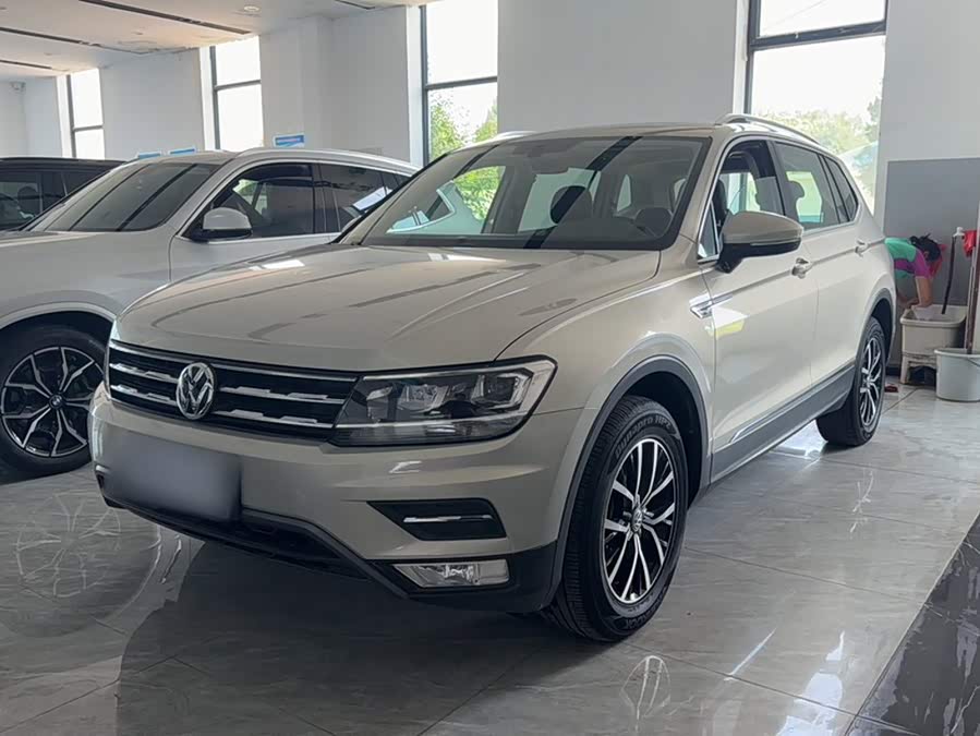 Volkswagen Tiguan L 2018 — фото 8