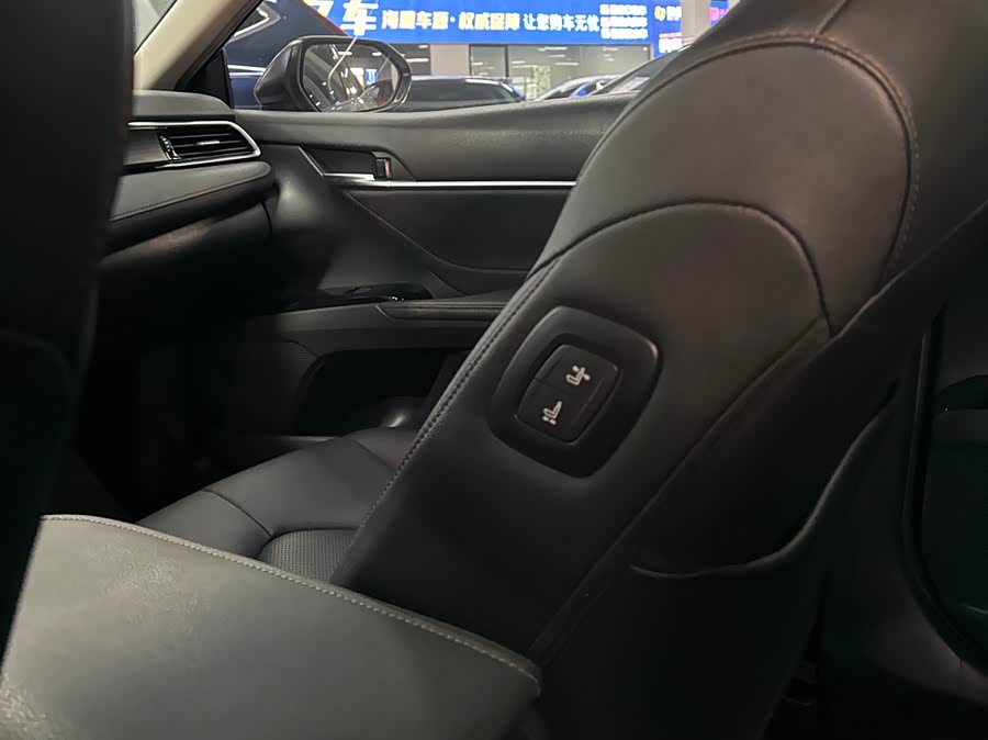 Toyota Camry 2021 — фото 18