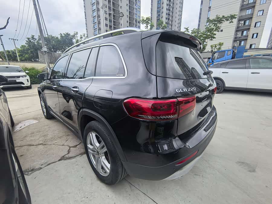 Mercedes-Benz GLB 2023