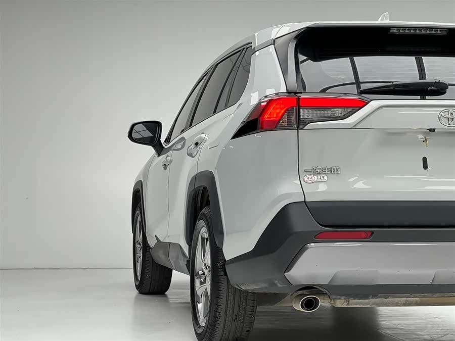 Toyota RAV4 2022 — фото 15