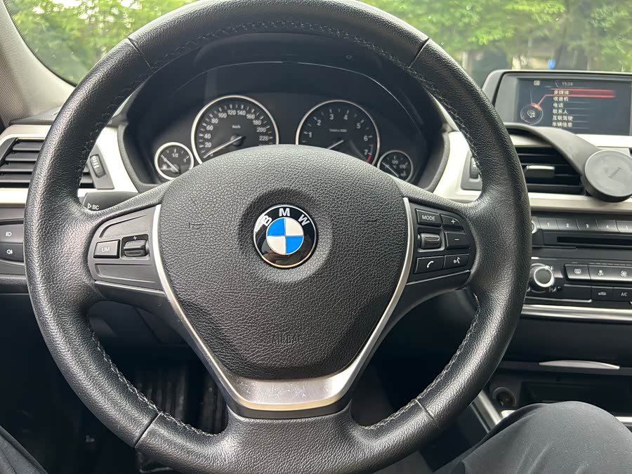 BMW 3 Series 2015 — фото 12