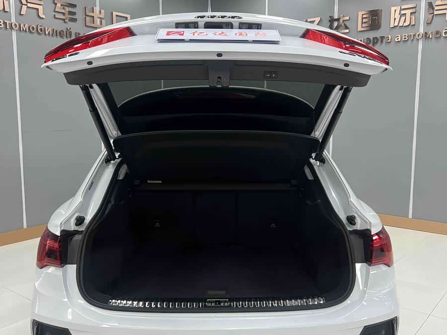 Audi Q3 Sportback 2023 — фото 24