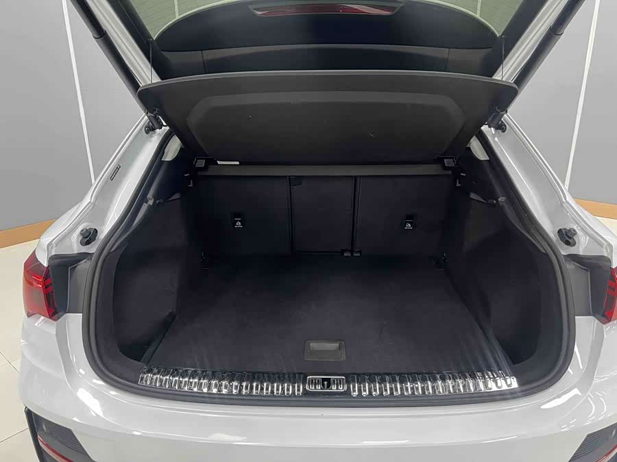 Audi Q3 Sportback 2023 — фото 23