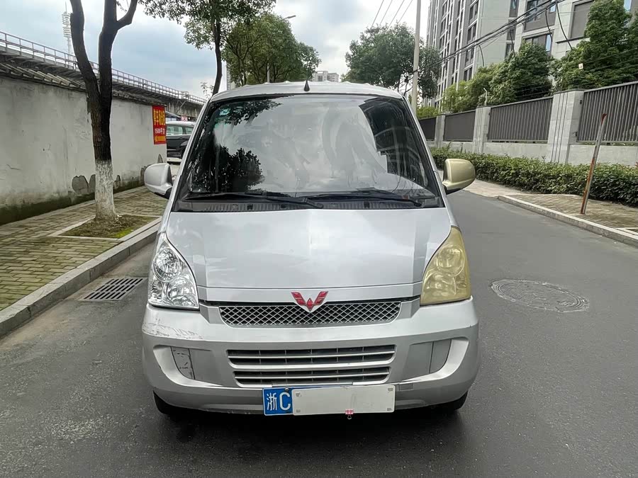 Wuling Rongguang 2012