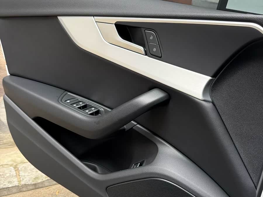 Audi A4L 2018