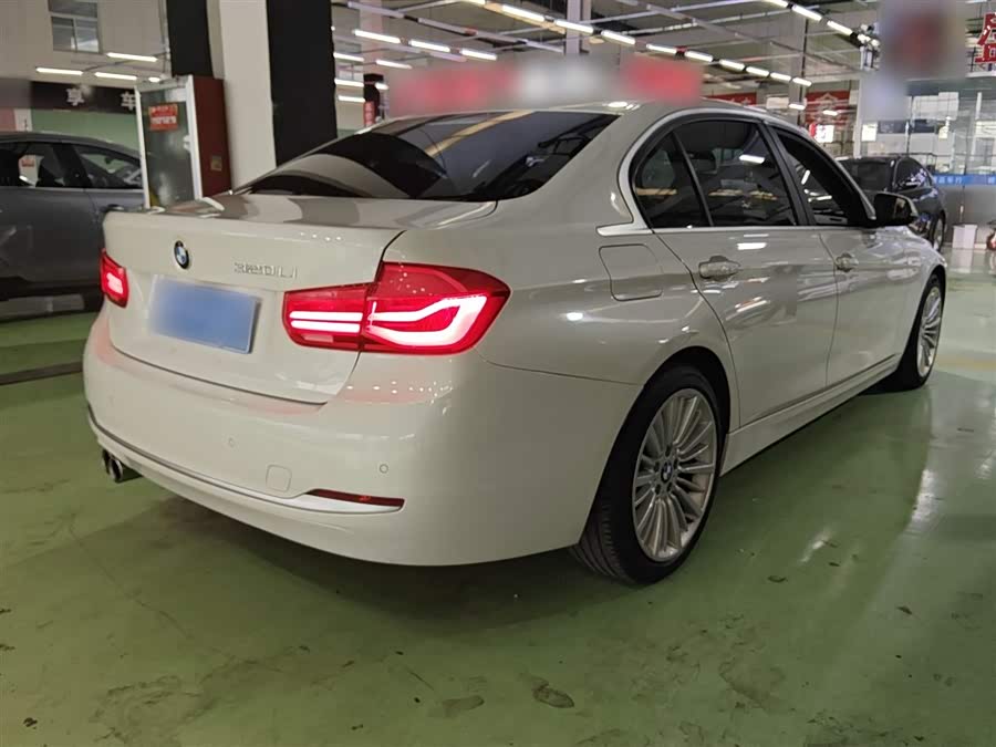 BMW 3 Series 2018 — фото 23