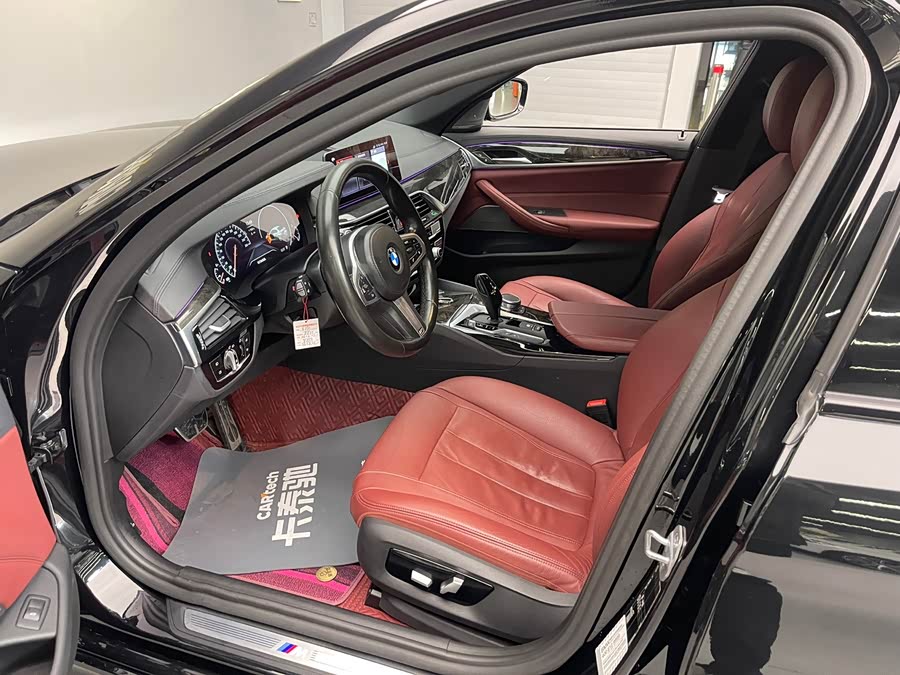 BMW 5 Series 2019 — фото 10