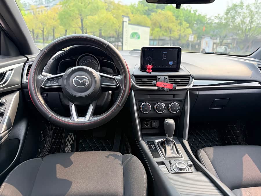 Mazda CX-4 2018 — фото 15