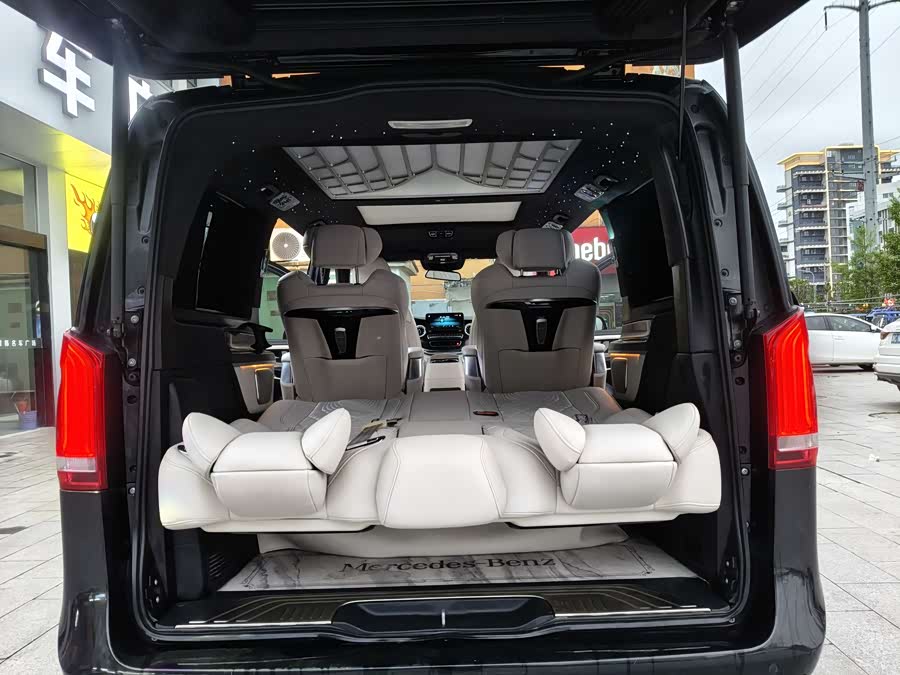 Mercedes-Benz V-Class 2022 — фото 13