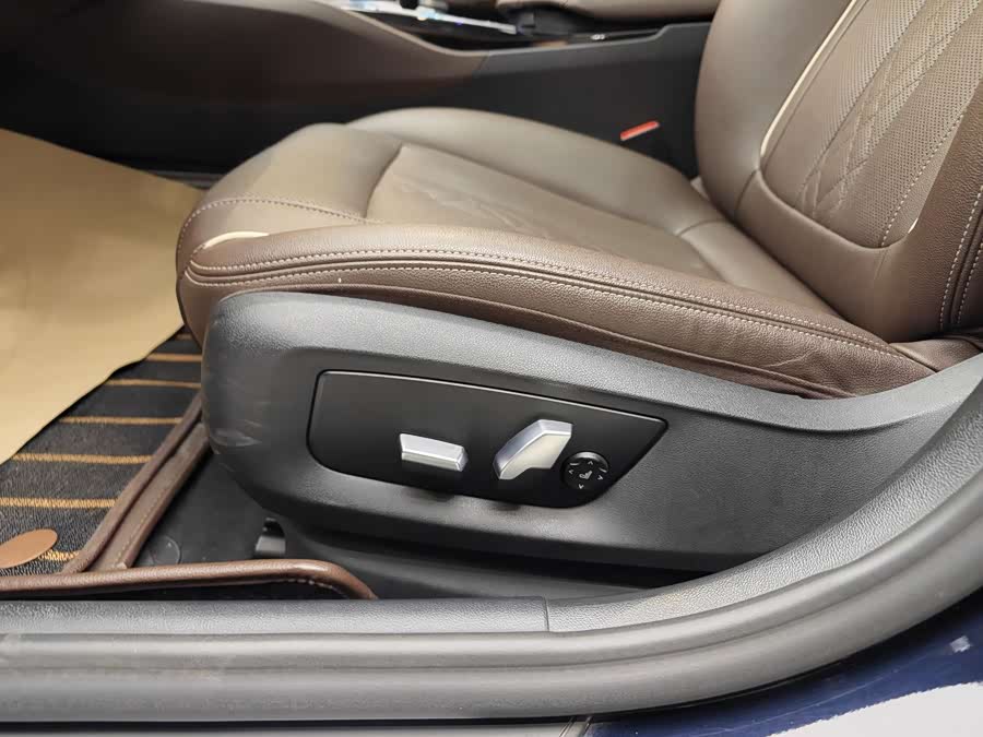 BMW 5 Series 2021 — фото 11