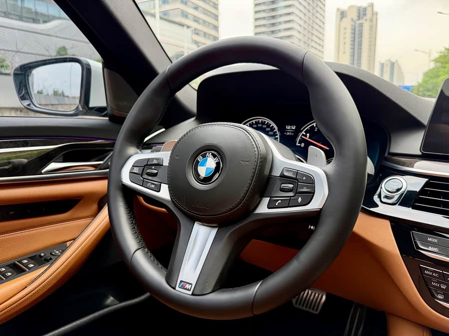 BMW 5 Series 2018 — фото 29