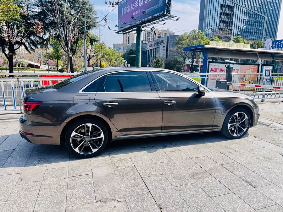 Audi A4L 2019 — фото 13