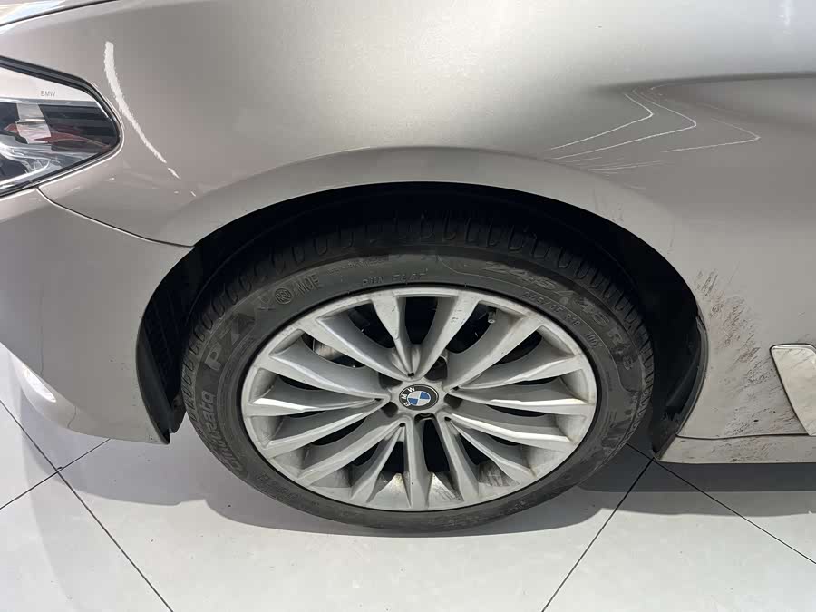 BMW 5 Series 2018 — фото 12
