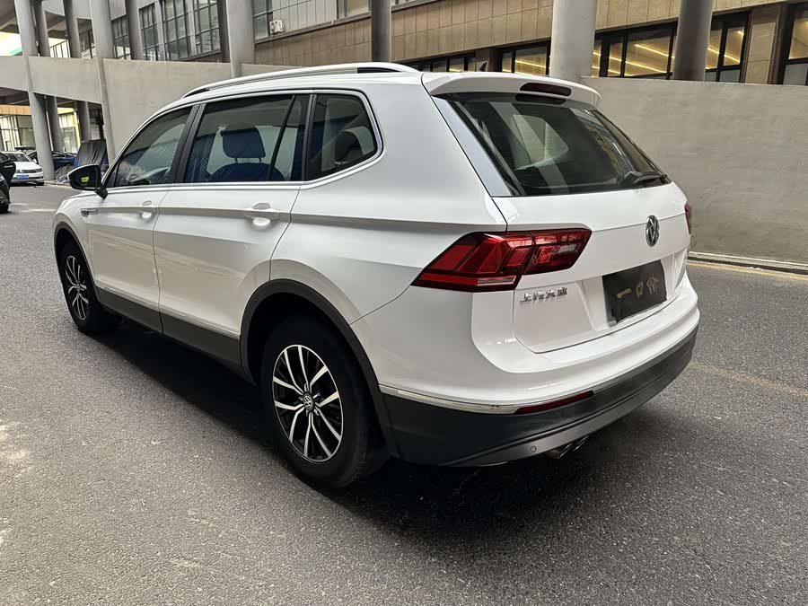 Volkswagen Tiguan L 2017 — фото 9