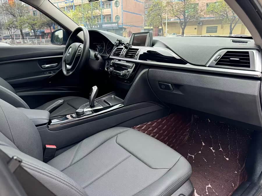 BMW 3 Series 2017 — фото 16