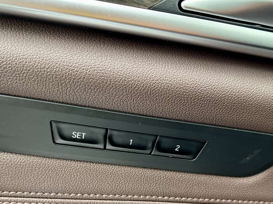 BMW 5 Series 2019 — фото 13