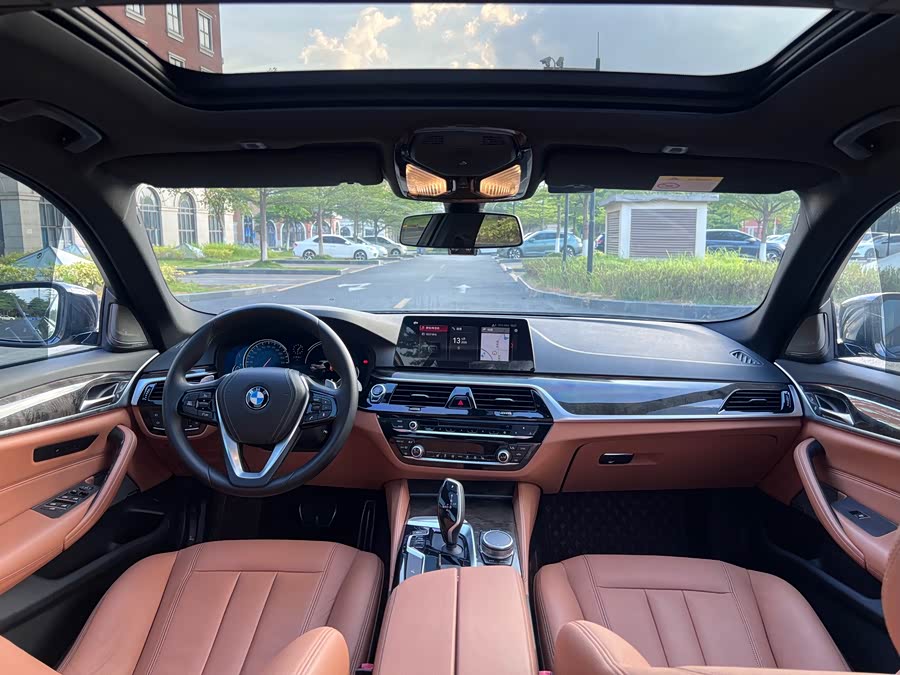 BMW 5 Series 2018 — фото 14