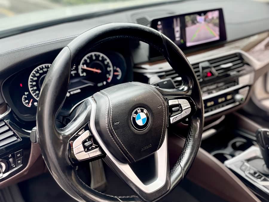 BMW 5 Series 2019 — фото 44