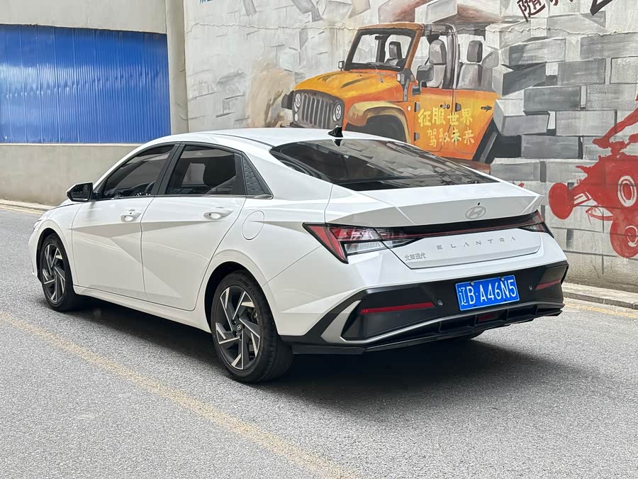Hyundai Elantra 2023 — фото 12