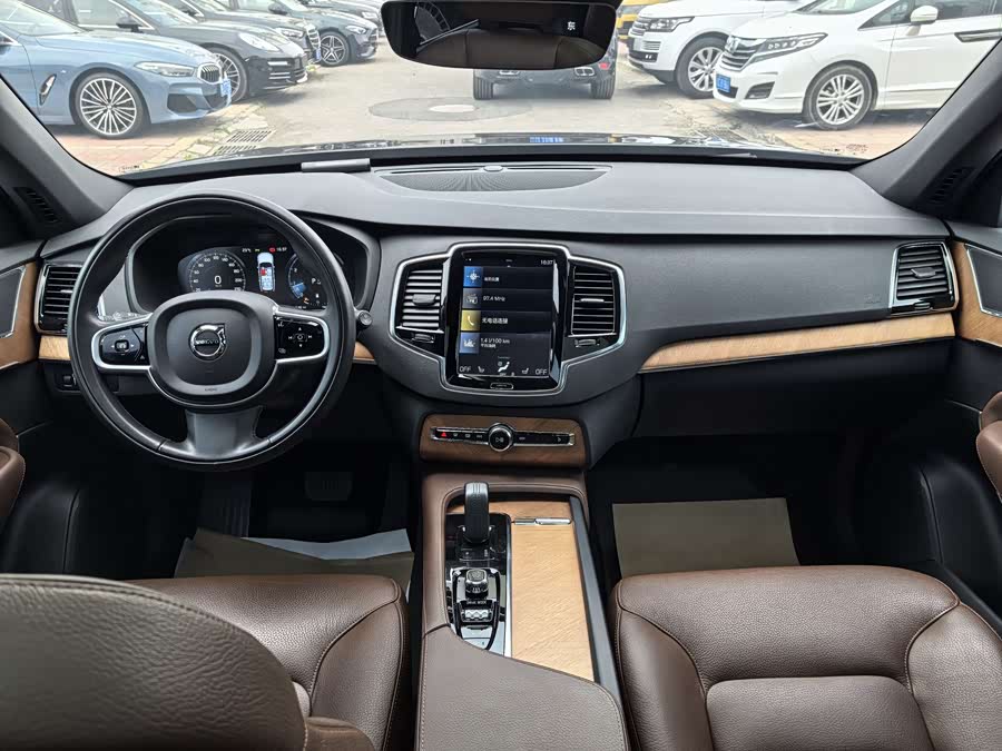 Volvo XC90 2021 — фото 12