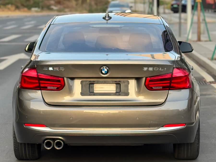 BMW 3 Series 2018 — фото 17