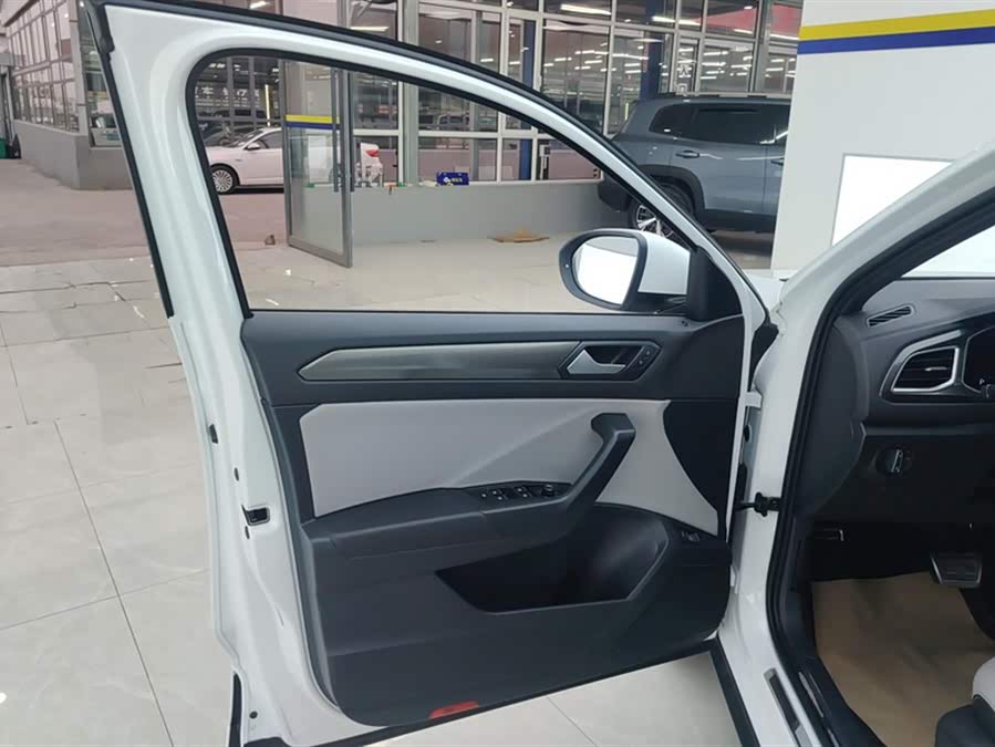 Volkswagen T-Roc 2024
