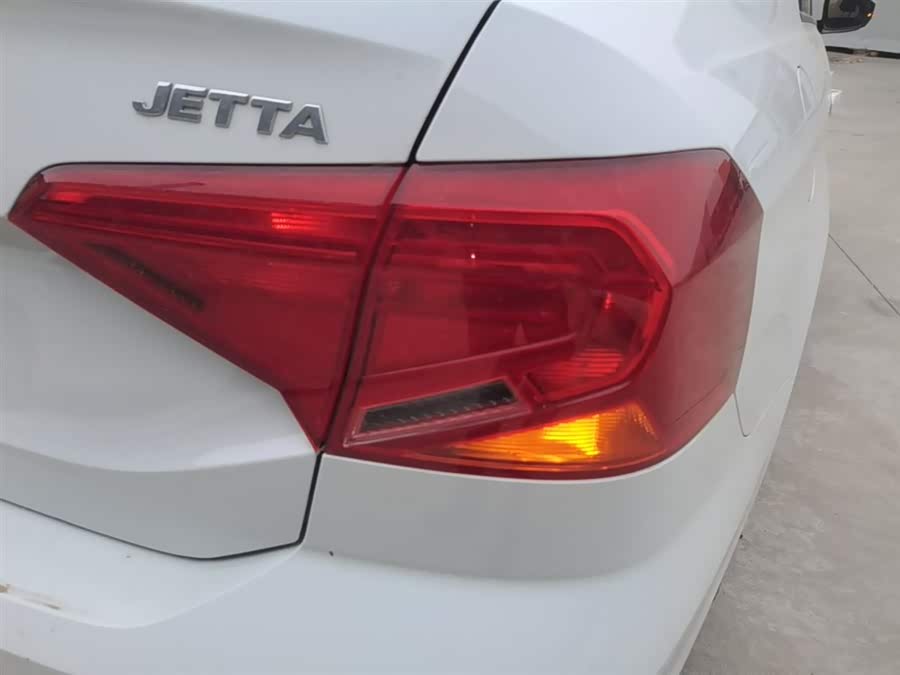 Volkswagen Jetta 2019 — фото 24
