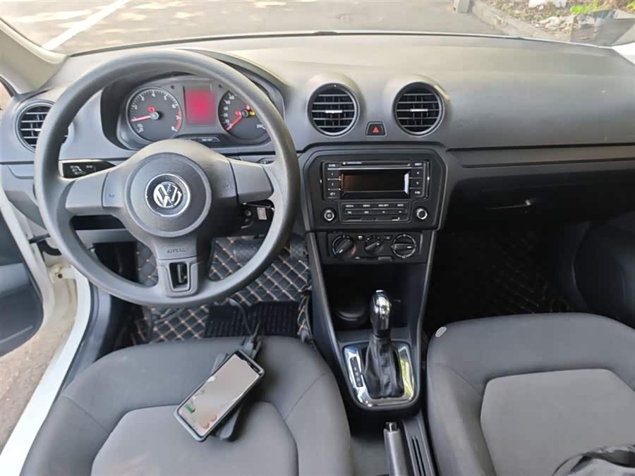 Volkswagen Jetta 2015 — фото 10