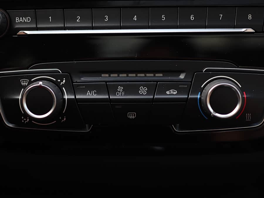 BMW 1 Series 2018 — фото 19