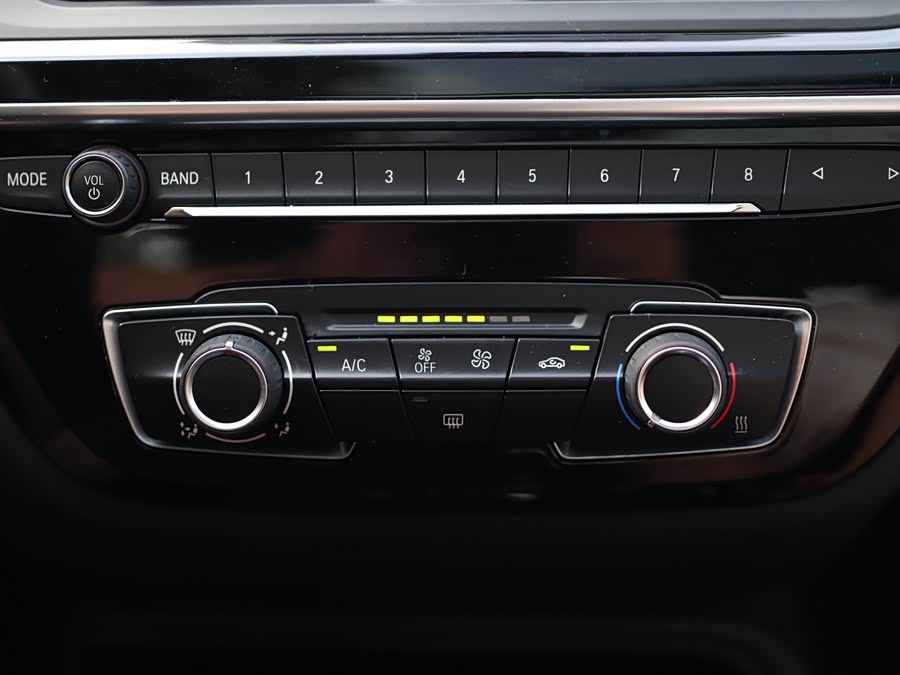 BMW 1 Series 2018 — фото 20